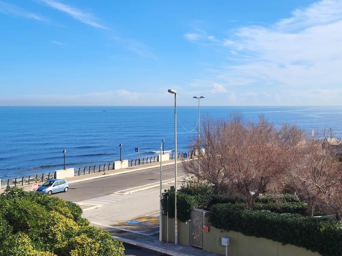 Casa Al Mare Hotell Bari Exteriör bild